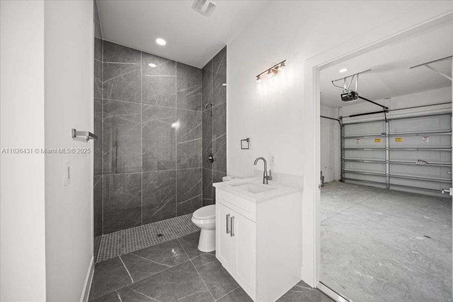 Spacious, unfurnished interior of a new home in , Lehigh Acres (Image 20). Spacious, unfurnished interior of a new home in , Lehigh Acres (Image 20).