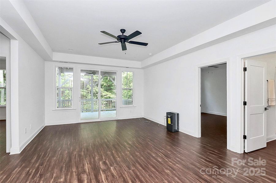 Spacious, unfurnished interior of a new home in Harbor Oaks, Denver (Image 37).
