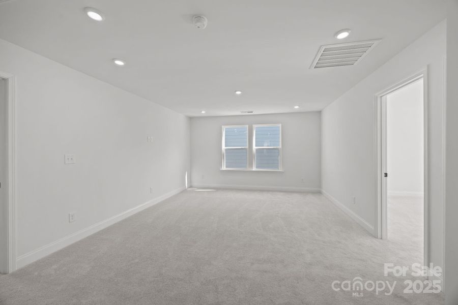 Spacious, unfurnished interior of a new home in Farms at Bellingham, Mooresville (Image 20).