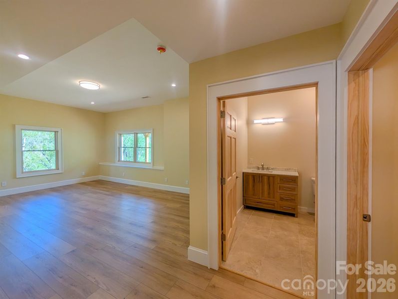 Spacious, unfurnished interior of a new home in , Burnsville (Image 28).