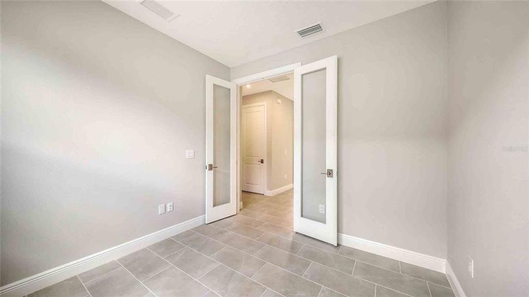 Spacious, unfurnished interior of a new home in Woodland Preserve, Parrish (Image 19).