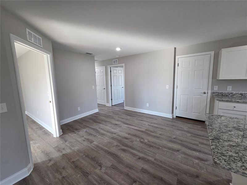 Spacious, unfurnished interior of a new home in , Lake Wales (Image 18).