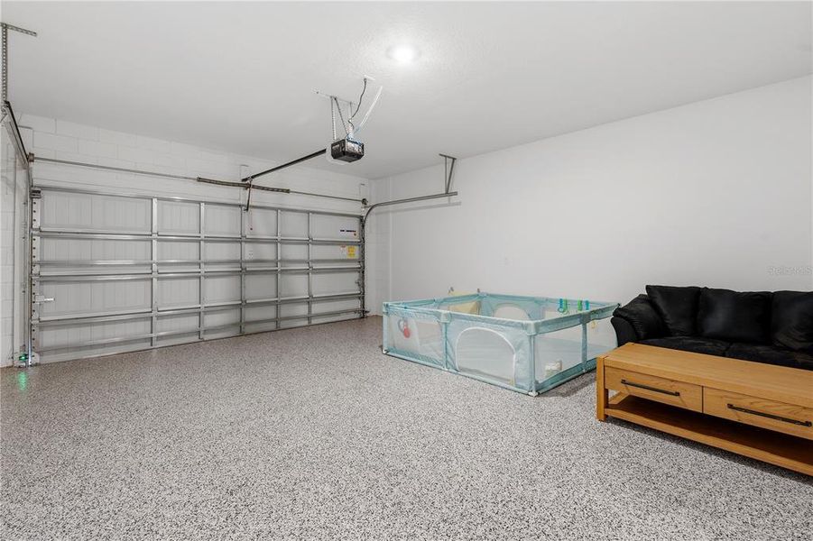 Spacious, unfurnished interior of a new home in Reunion Village, Kissimmee (Image 23).