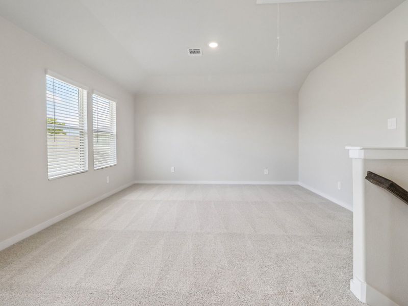 Spacious, unfurnished interior of a new home in Cibolo Hills West - Spring Series, Fort Worth (Image 18).
