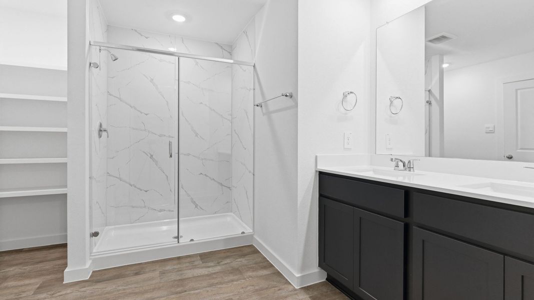Furnished interior view inside a new home in Evergreen, Rosenberg (Image 8).