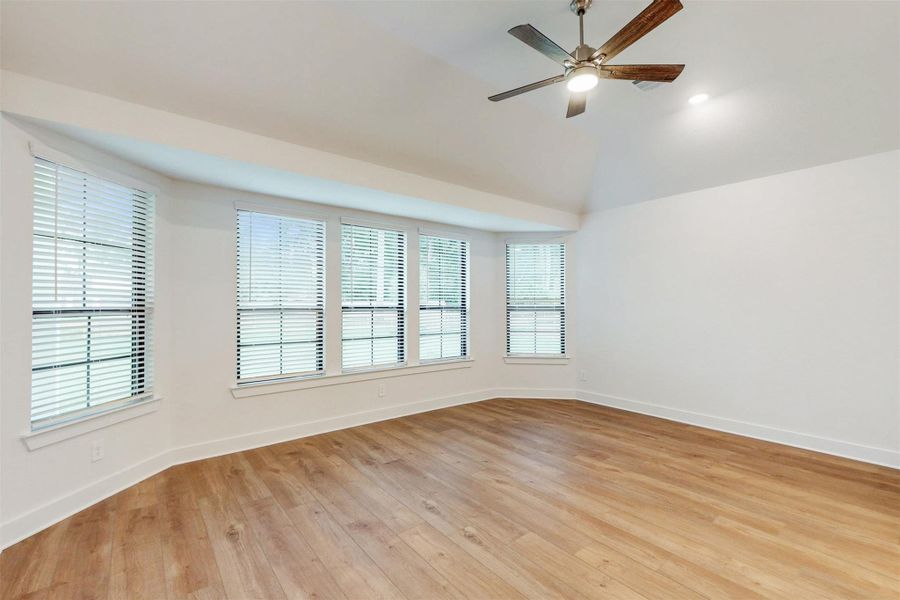 Spacious, unfurnished interior of a new home in Sorella, Tomball (Image 24).