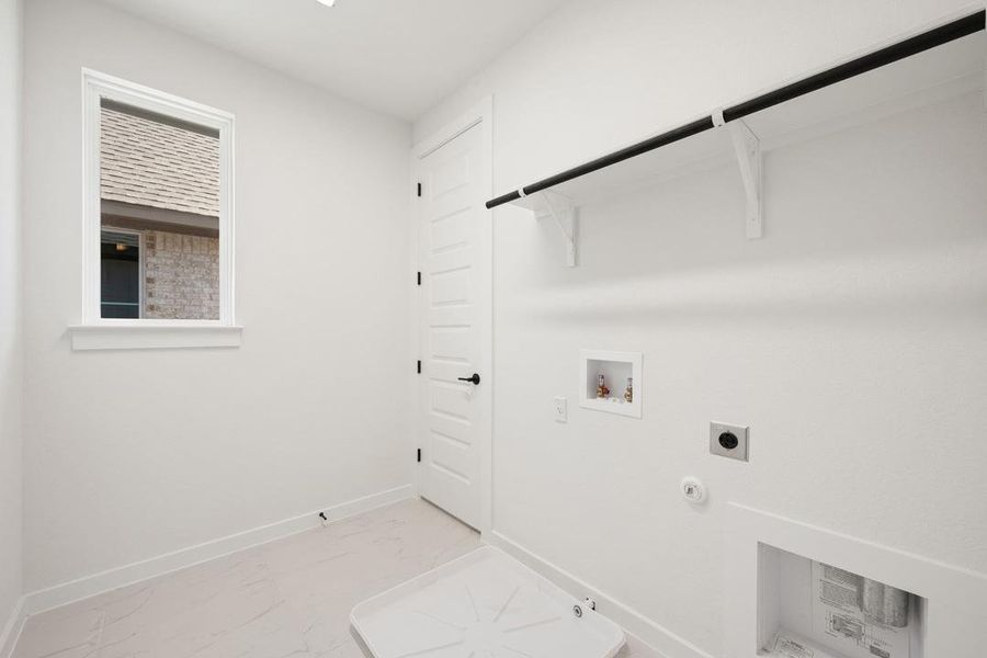 Spacious, unfurnished interior of a new home in Heritage, Dripping Springs (Image 37). Spacious, unfurnished interior of a new home in Heritage, Dripping Springs (Image 37).