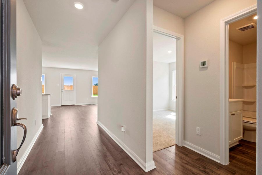 Spacious, unfurnished interior of a new home in Freeman Ranch, Katy (Image 8).