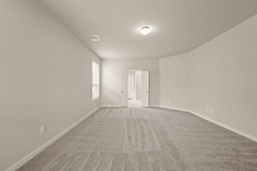 Spacious, unfurnished interior of a new home in Barton Creek Ranch, Conroe (Image 10).