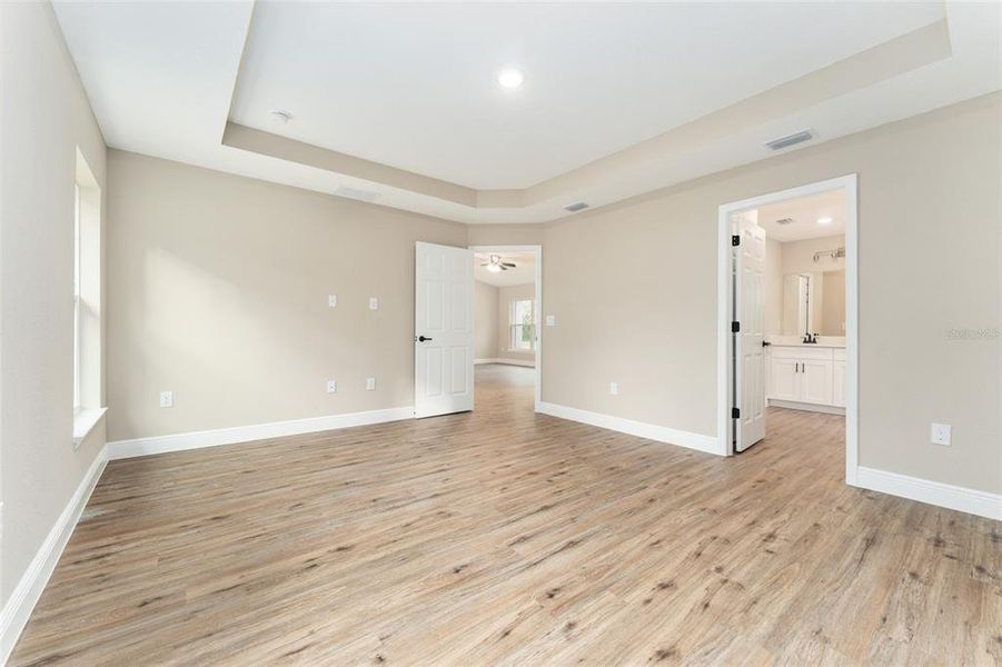 Spacious, unfurnished interior of a new home in , Ocala (Image 8).