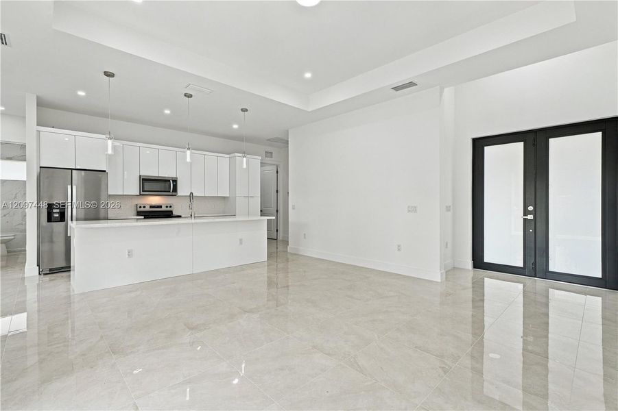 Spacious, unfurnished interior of a new home in , Lehigh Acres (Image 14).