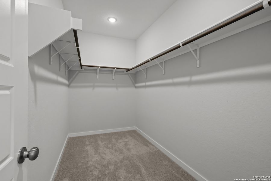 Spacious, unfurnished interior of a new home in Cinco Lakes, San Antonio (Image 25).