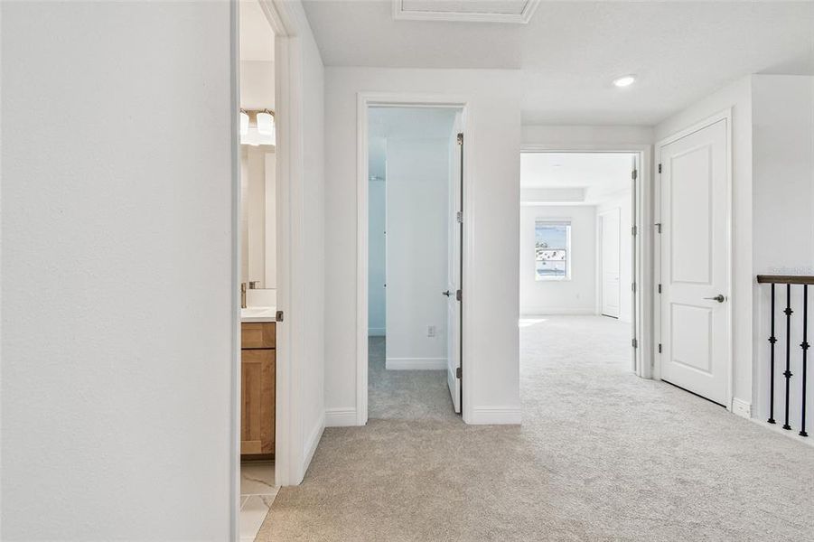 Spacious, unfurnished interior of a new home in Hawkstone, Sarasota (Image 34).