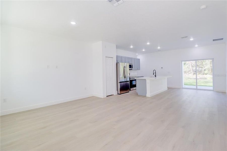 Spacious, unfurnished interior of a new home in , Ocklawaha (Image 10).