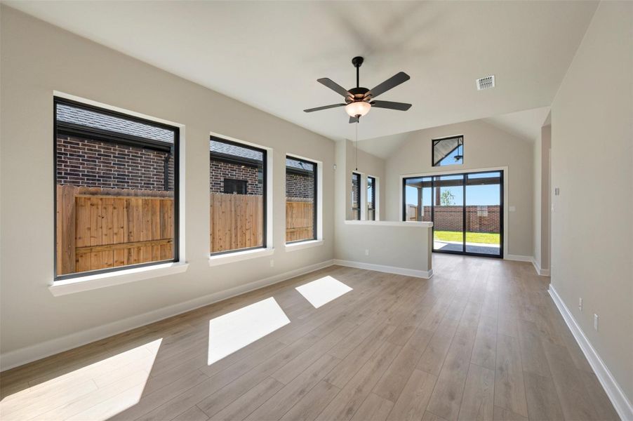 Spacious, unfurnished interior of a new home in Sienna - Grove Collection, Missouri City (Image 17).