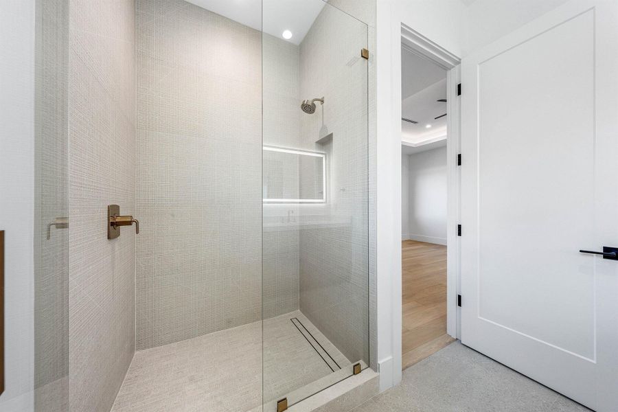 Image 83 of a home in .