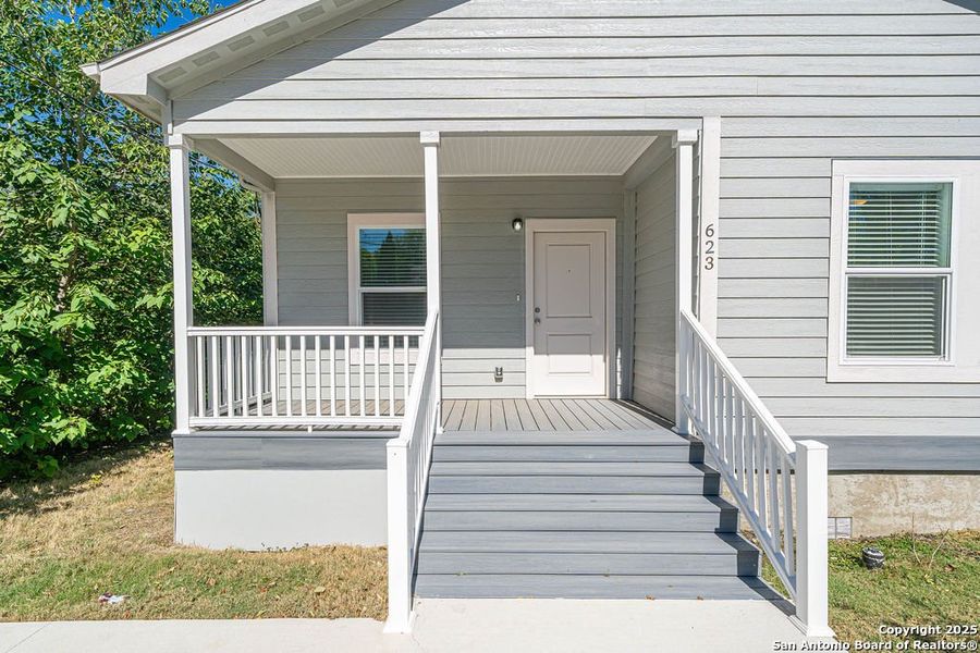 Exterior details and patio area of a home in , San Antonio (Image 16).