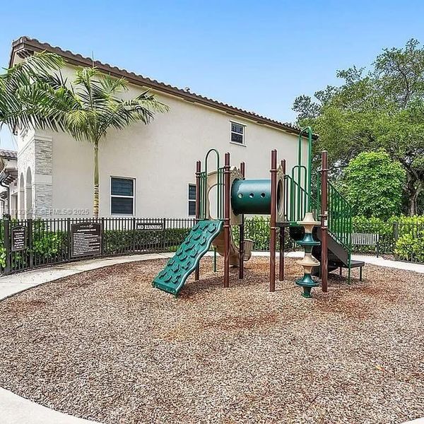 Community amenities in , Lauderhill (Image 16).