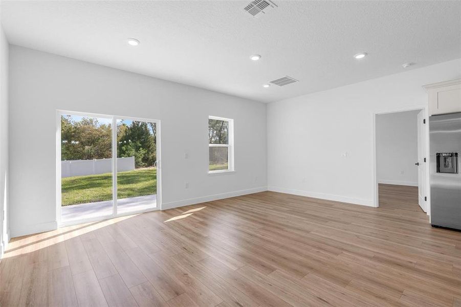 Spacious, unfurnished interior of a new home in , Ocala (Image 42).