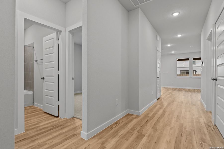 Spacious, unfurnished interior of a new home in Cinco Lakes, San Antonio (Image 13). Spacious, unfurnished interior of a new home in Cinco Lakes, San Antonio (Image 13).
