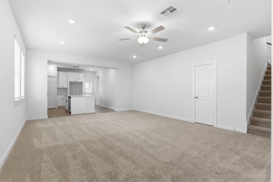 Spacious, unfurnished interior of a new home in , Iowa Colony (Image 24).