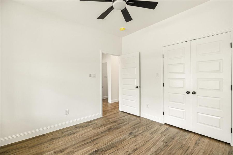 Spacious, unfurnished interior of a new home in , Granbury (Image 14).