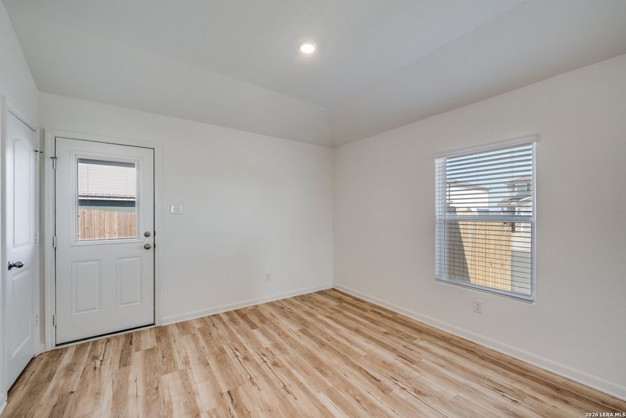 Spacious, unfurnished interior of a new home in , San Antonio (Image 13).