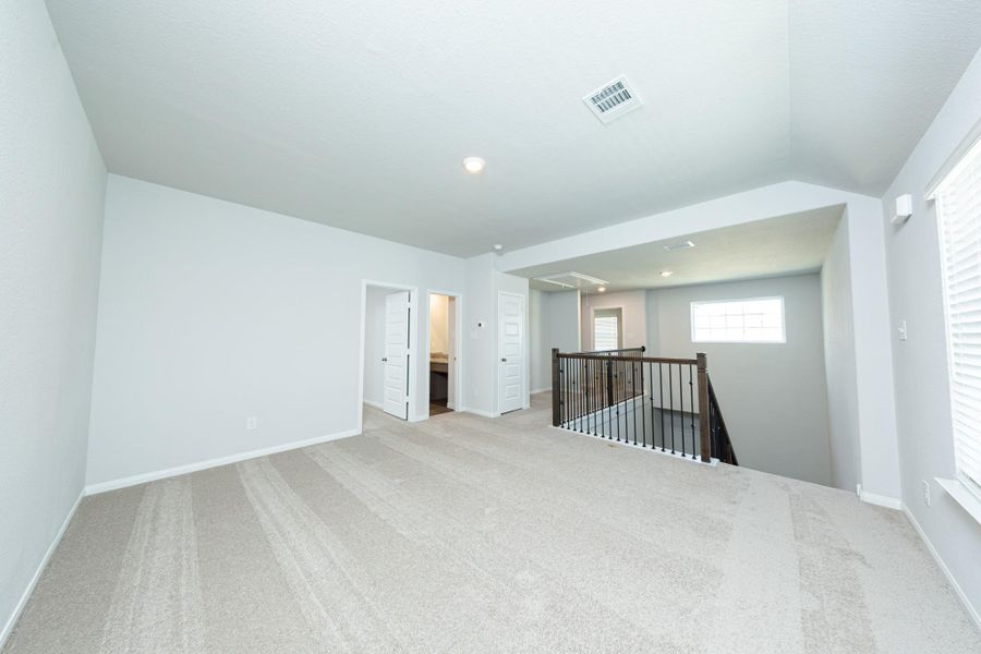 Spacious, unfurnished interior of a new home in River's Edge, Conroe (Image 17). Spacious, unfurnished interior of a new home in River's Edge, Conroe (Image 17).