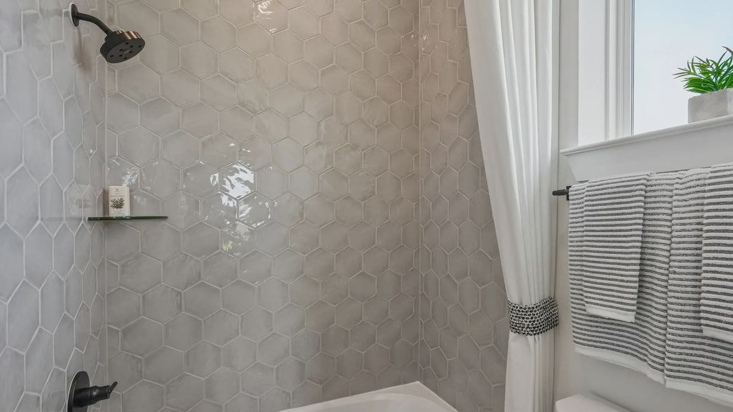 Representative interior finishes for a home built from the Sydney by Chesmar Homes in Westland Ranch, League City (Image 21).