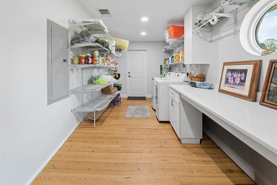 Furnished interior view inside a new home in , Chiefland (Image 17).