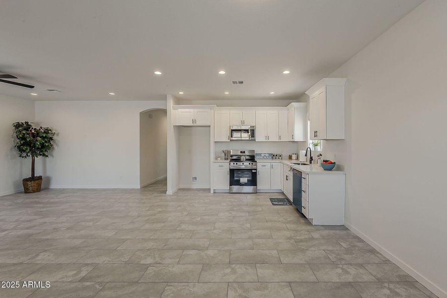 Living/ Dining/ Kitchen Living/ Dining/ Kitchen