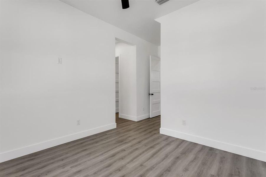 Spacious, unfurnished interior of a new home in , Tampa (Image 31).