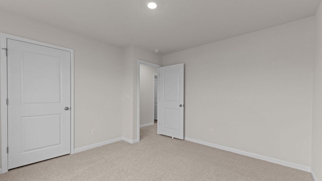 Spacious, unfurnished interior of a new home in Madeline Farm, New Bern (Image 28).