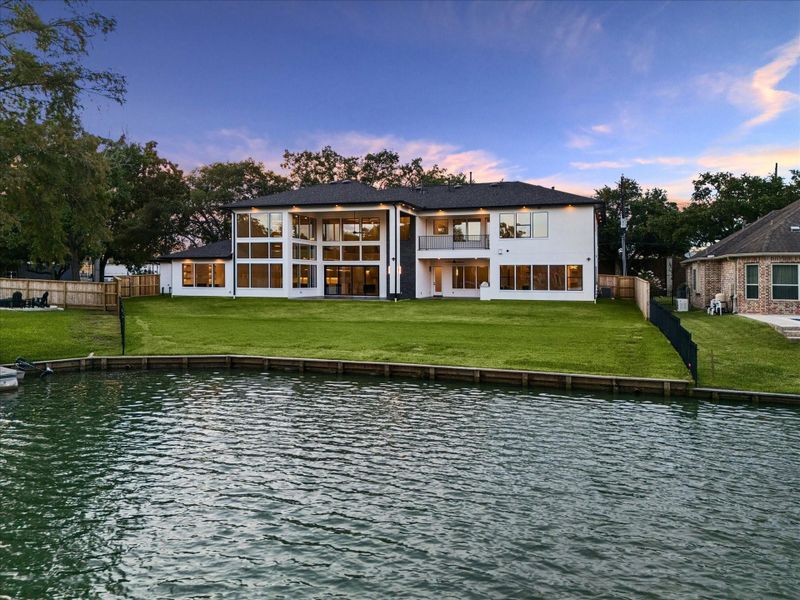 Exterior details and patio area of a home in , Sugar Land (Image 30).