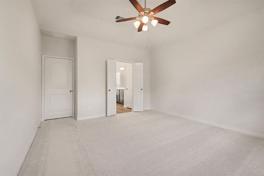 Spacious, unfurnished interior of a new home in Clear View Estates, Willis (Image 15).