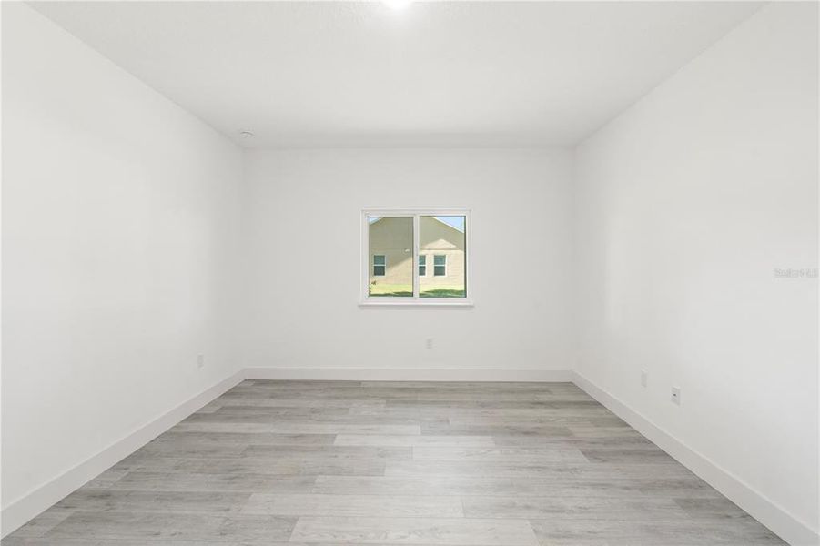 Spacious, unfurnished interior of a new home in , Clermont (Image 26).