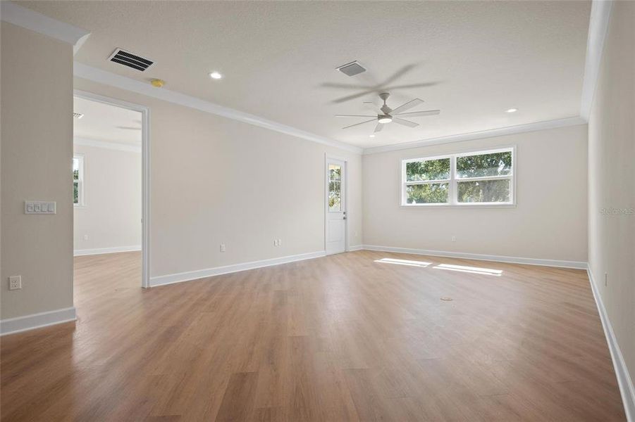 Spacious, unfurnished interior of a new home in , Tarpon Springs (Image 21).