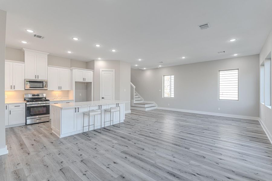 Spacious, unfurnished interior of a new home in , Houston (Image 33).