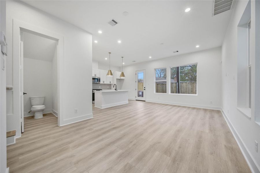 Spacious, unfurnished interior of a new home in , Houston (Image 14).