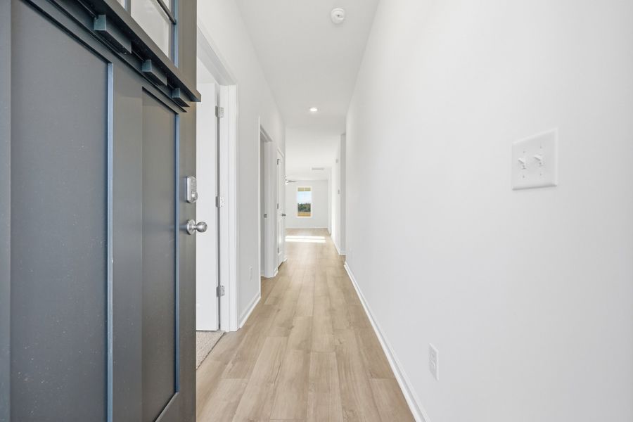 Representative unfurnished interior of a home built from the Habersham II by Great Southern Homes in Edgefield, Loris (Image 82).