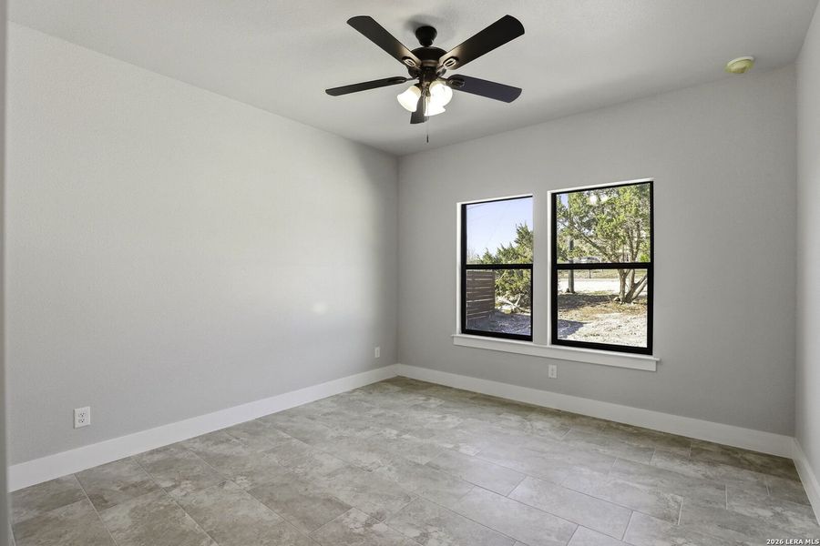 Spacious, unfurnished interior of a new home in , Canyon Lake (Image 23).