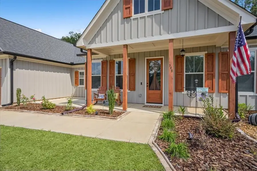 Exterior details and patio area of a home in , Rockmart (Image 3).