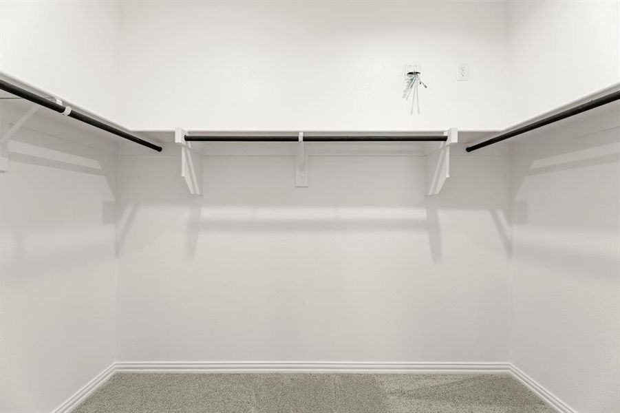 17_18. 773 Waterhouse - Closet