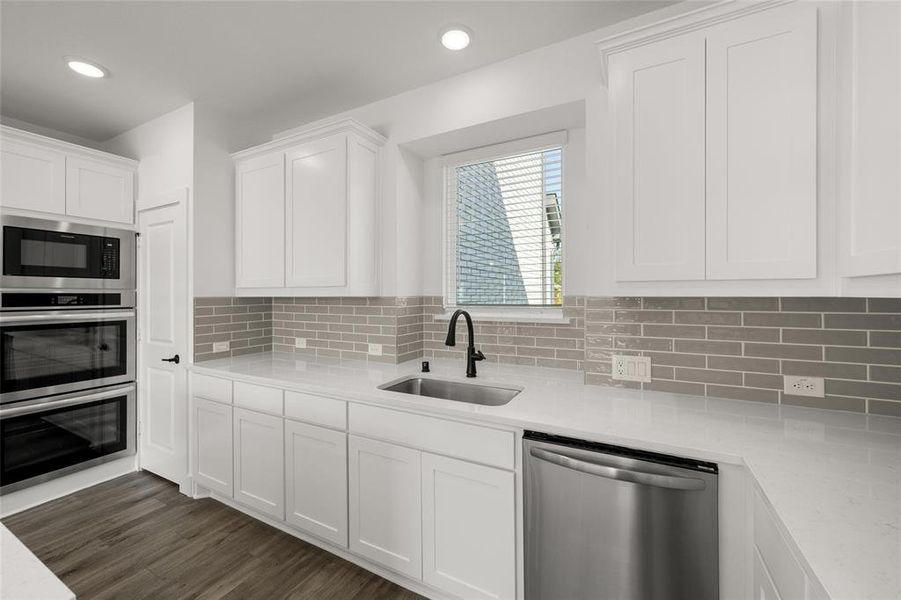 2817 White Plains Kitchen4