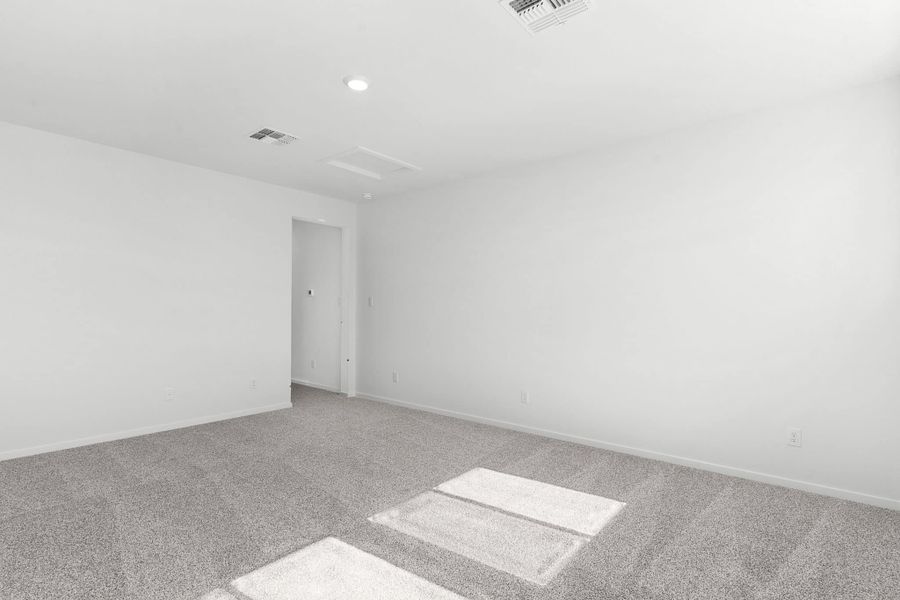 Spacious, unfurnished interior of a new home in Highland Village, Georgetown (Image 22).
