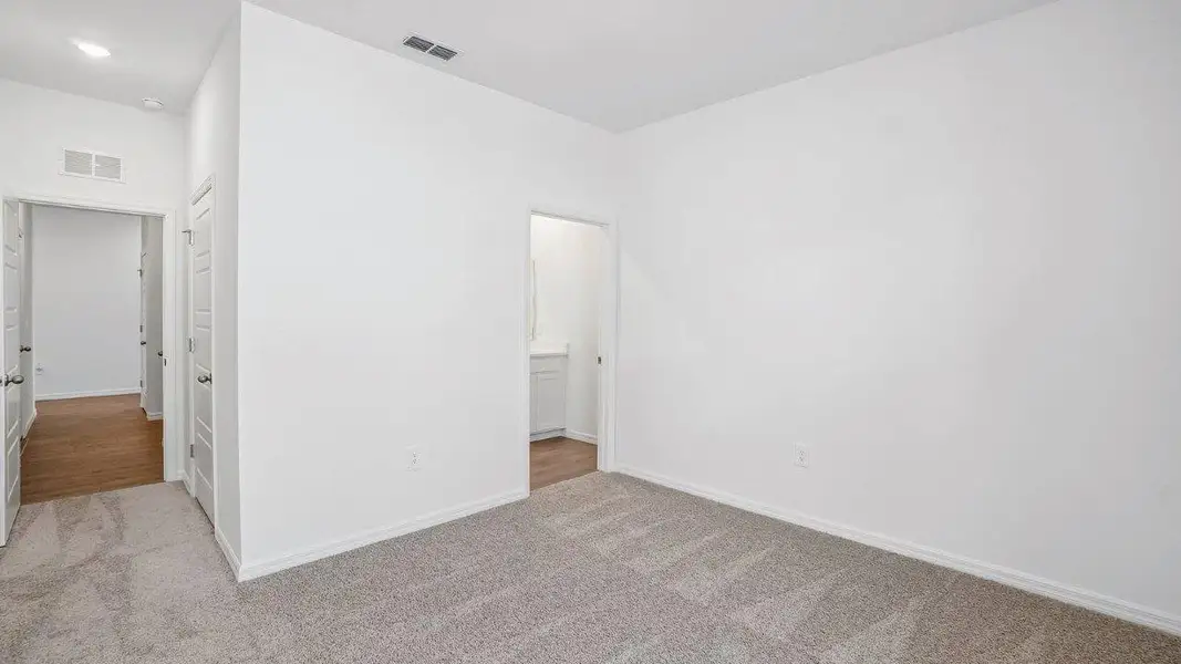 Spacious, unfurnished interior of a new home in Harmony at Lake Eloise, Winter Haven (Image 22).