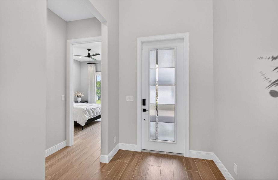 Foyer 11-web-or-mls-5D1A6274