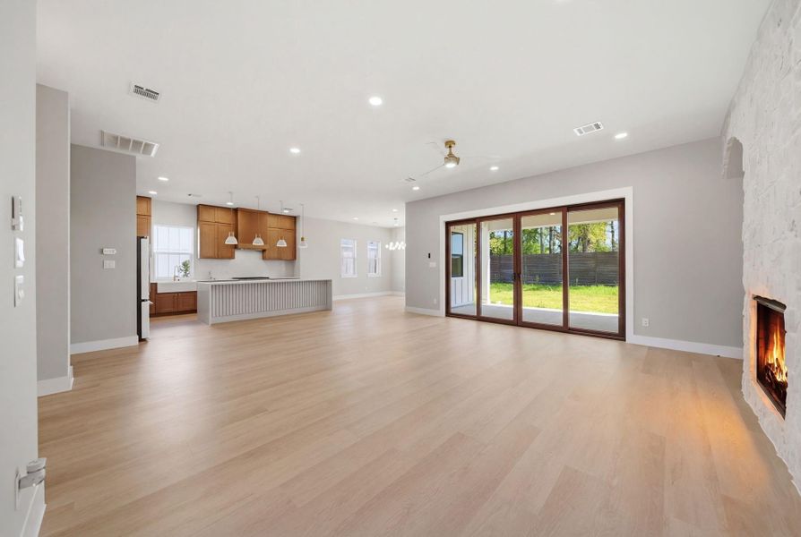 Spacious, unfurnished interior of a new home in , Tomball (Image 33).