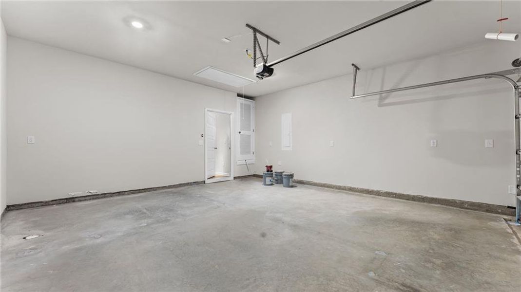 Spacious, unfurnished interior of a new home in Villages at Cedar Hill, Dallas (Image 47).