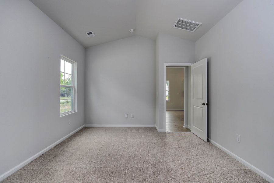 Spacious, unfurnished interior of a new home in Hainer Place, Conway (Image 22).